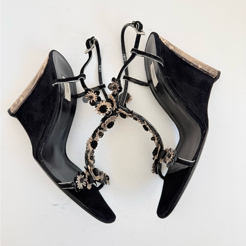 Prada Black Python Snakeskin Suede Floral Appliqué T-Strap Wedge Sandals EU40 - Picture 4 of 10